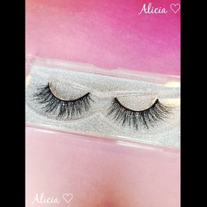 Falsies (Alicia ♡)
